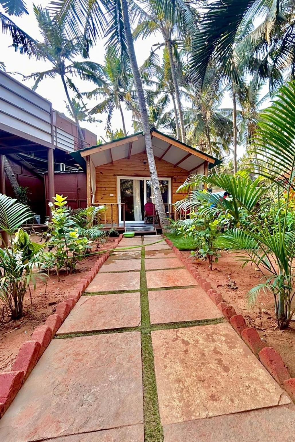 Bungalow Garden View