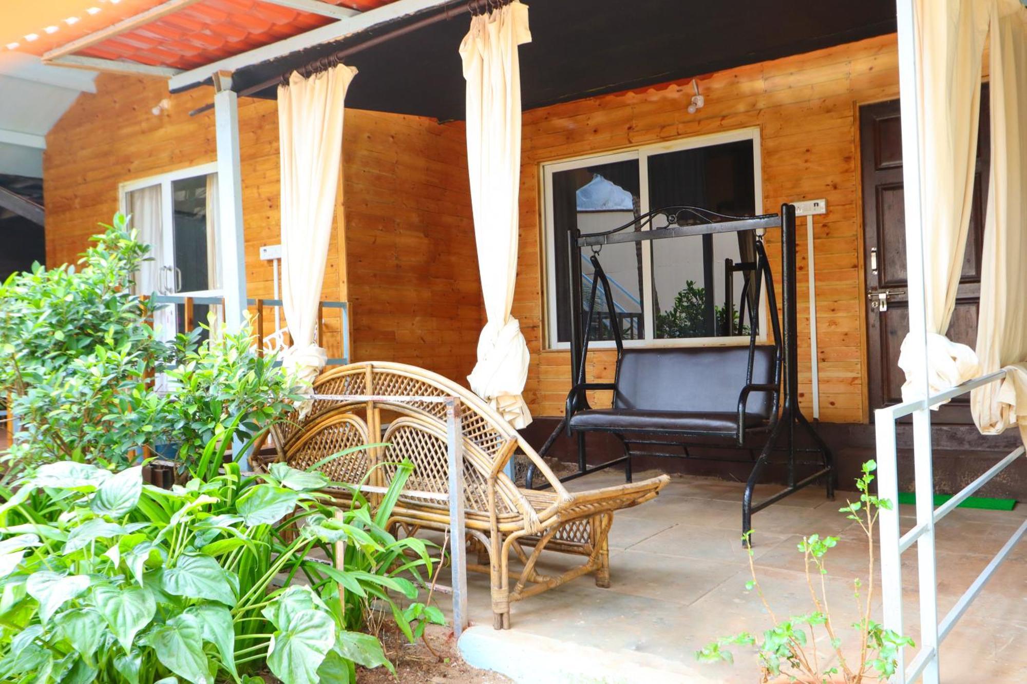 Two-Bedroom Bungalow Garden View on restaurant